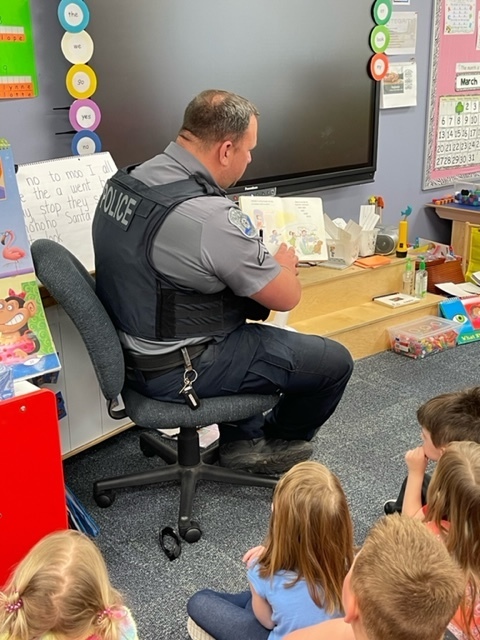 Officer Myers Reading to Pre-K